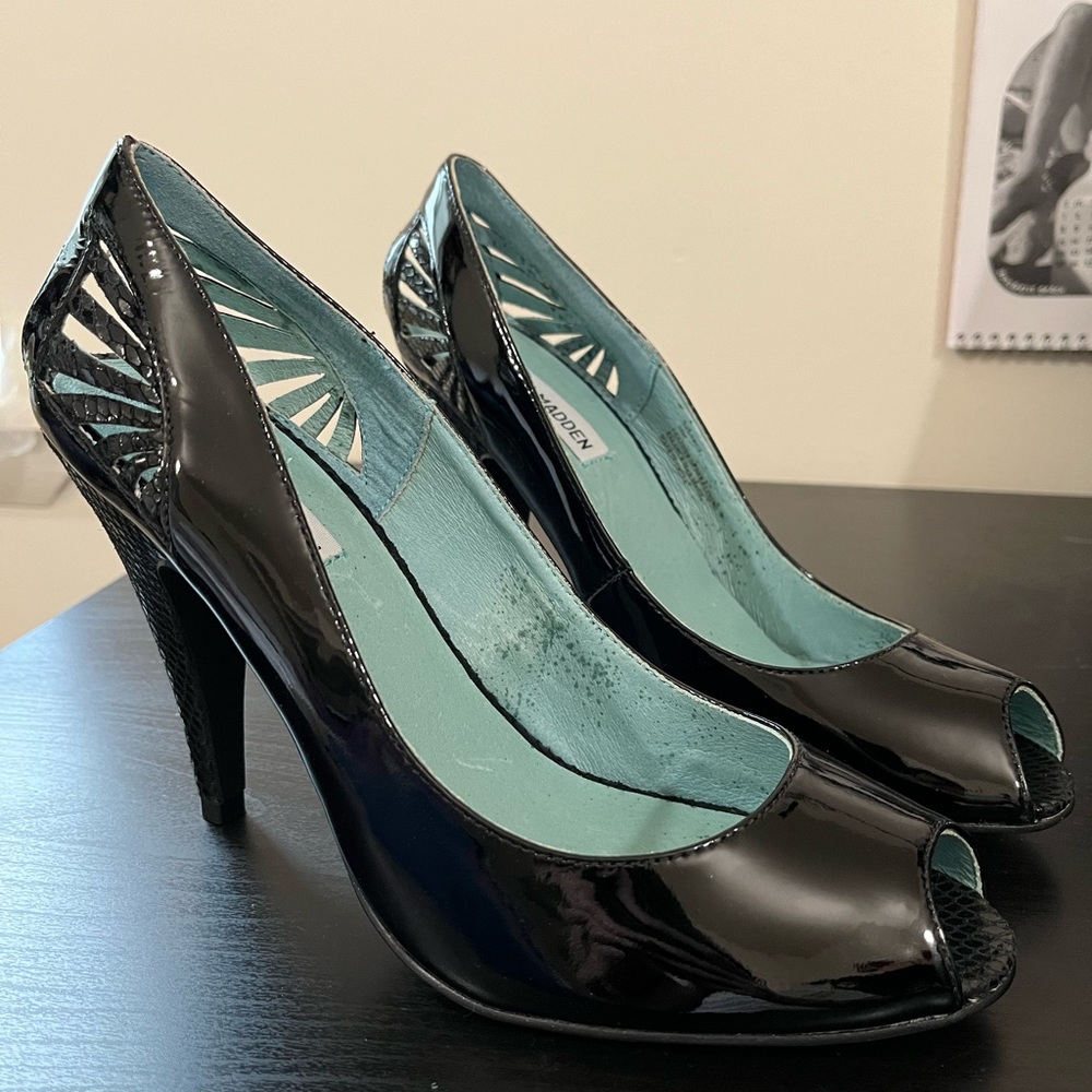 Steve Madden Cienega - black patent leather pumps - new in box!